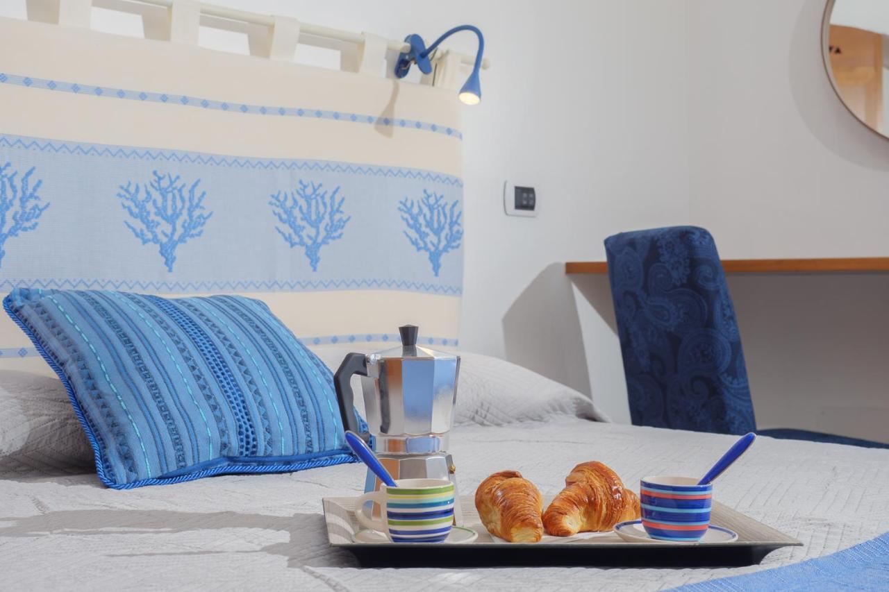 Villetta Azzurro - Sherdenia Luxury Apartments 马里内拉 外观 照片